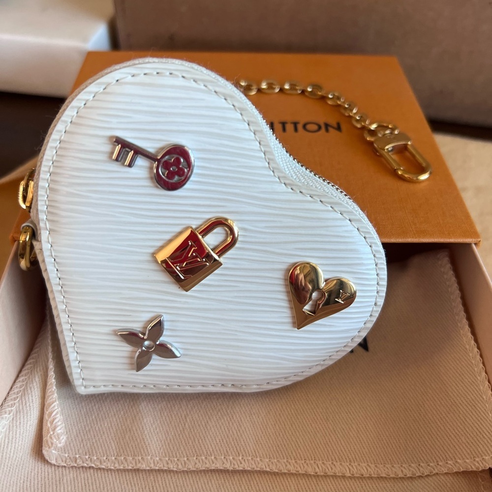 Louis Vuitton Epi White Leather LOVE LOCK Charms Coin Zip Clip Chain Keychain